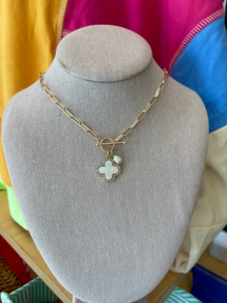 Clover Crystal/Pearl Pendant Necklace